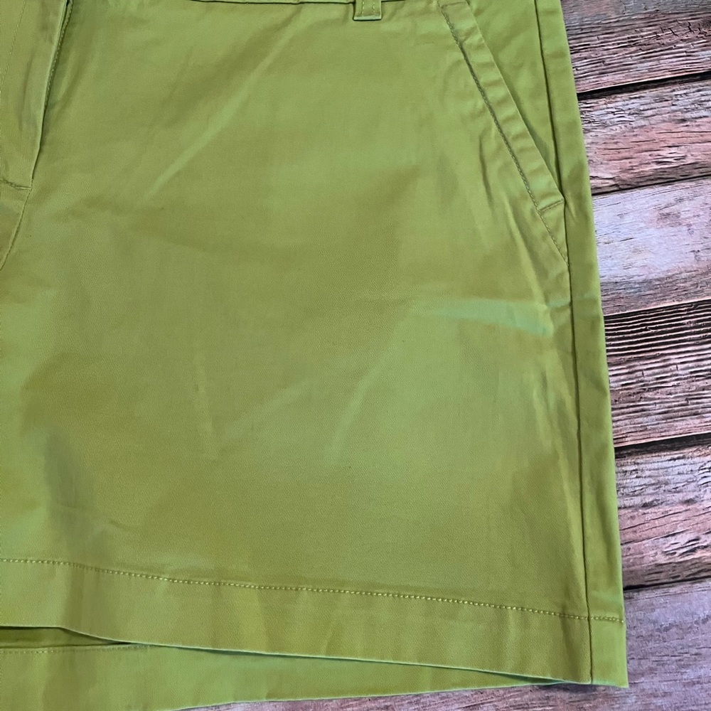 Crown & Ivy Women's Green Shorts Size 16 - Picture 2 of 8